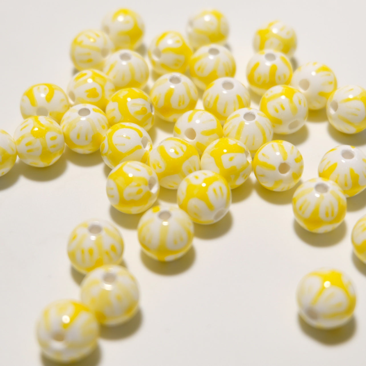 Venta al por mayor, pétalos pintados a mano de 12MM, adornos de bricolaje, cuentas de cerámica